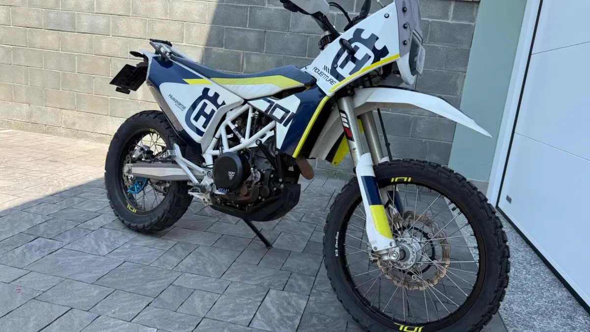 Husqvarna 701 Enduro (2016)  (2)