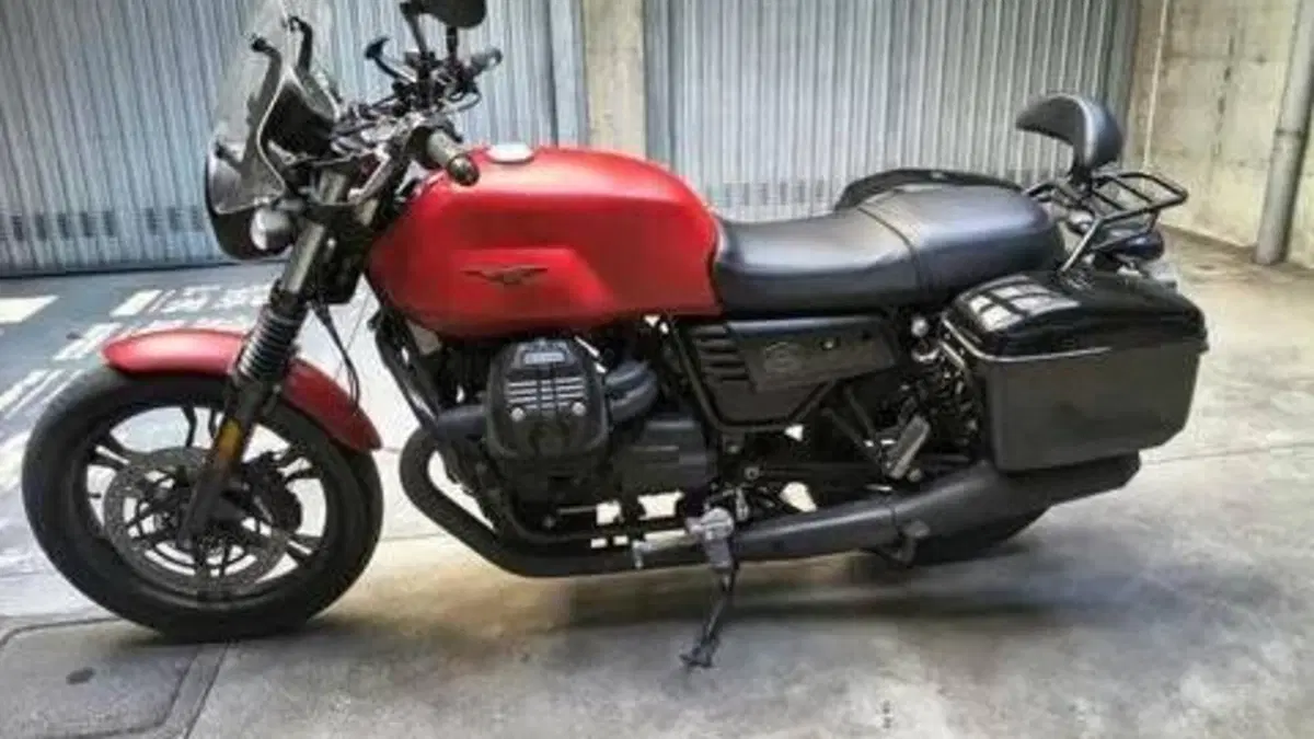 Moto Guzzi V7 III Stone (2017 - 20) 