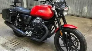 Moto Guzzi V7 III Stone (2017 - 20)  (6)