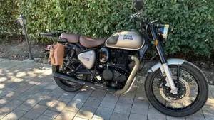 Royal Enfield Classic 350 (2021 - 26)  (2)