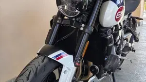 Triumph Trident 660 Triple Tribute Edition (2024)  (8)