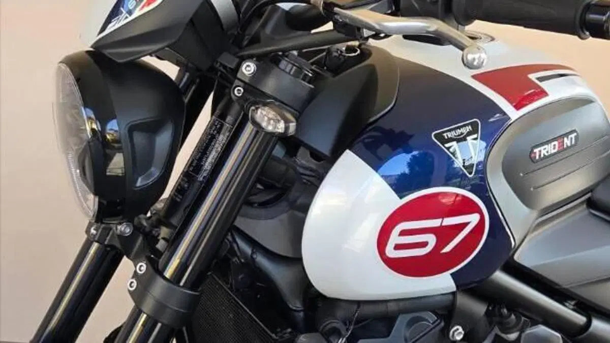 Triumph Trident 660 Triple Tribute Edition (2024)  (9)