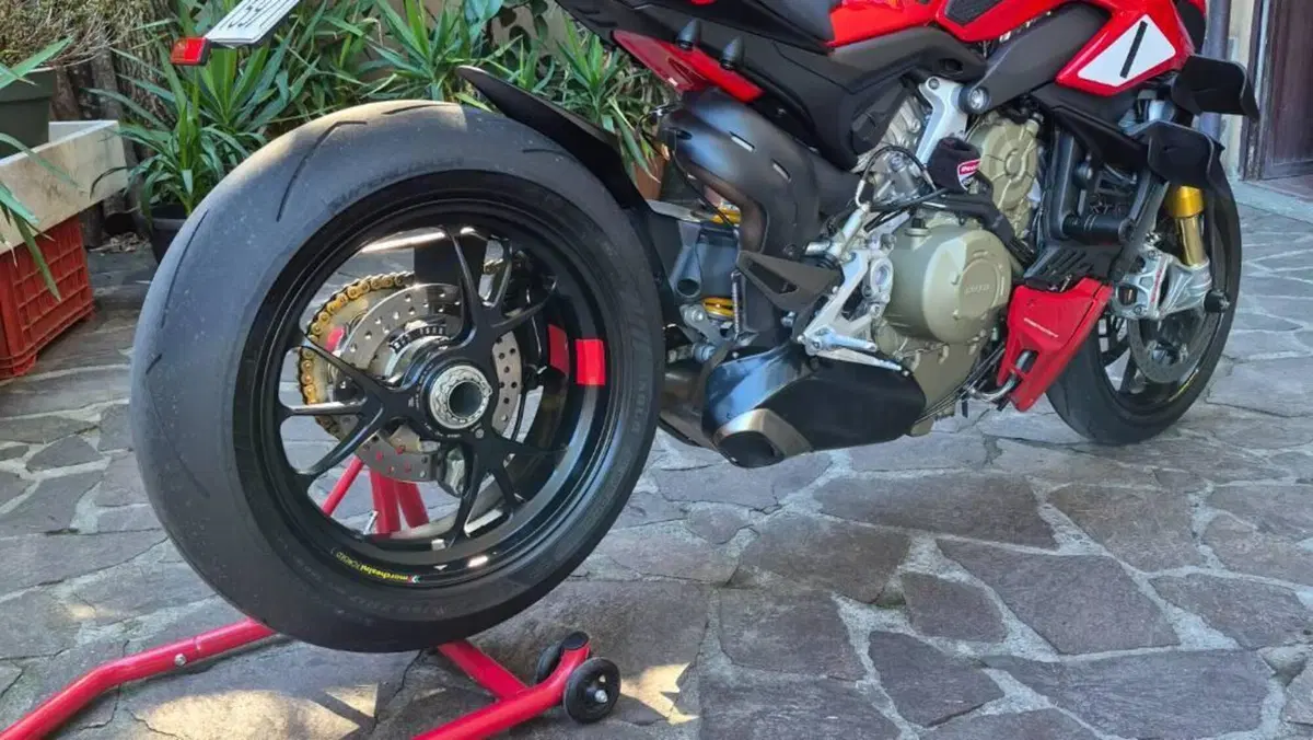 Ducati Streetfighter V4 1100 S (2020) 