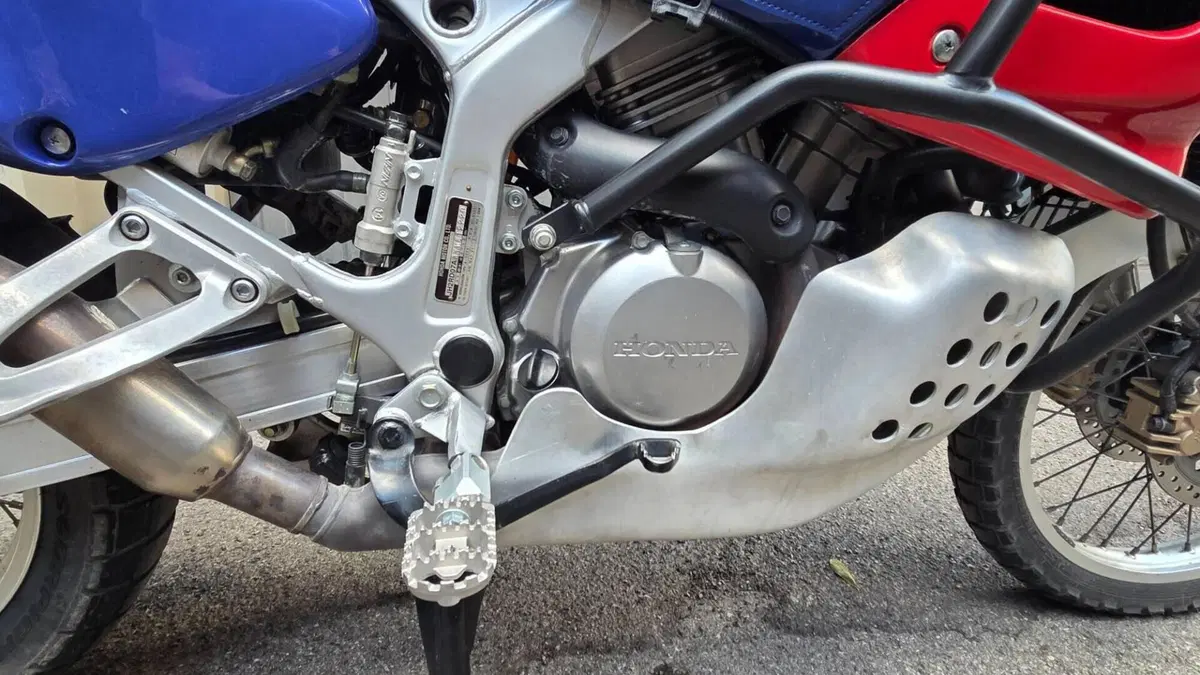 Honda Africa Twin XRV 750 (1996 - 02)  (9)