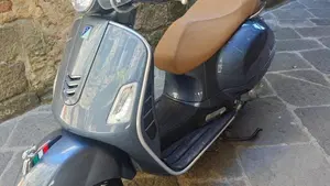 Vespa GTS 300 Touring ABS (2017 - 19)  (2)