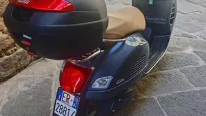 Vespa GTS 300 Touring ABS (2017 - 19)  (3)
