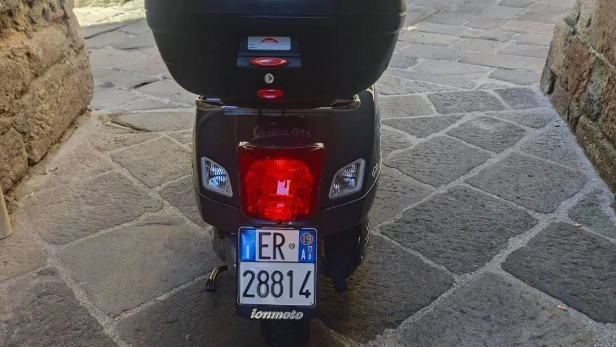 Vespa GTS 300 Touring ABS (2017 - 19)  (4)