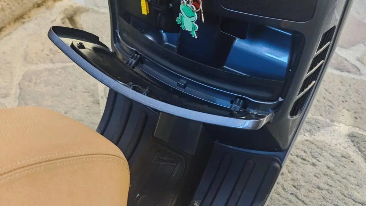 Vespa GTS 300 Touring ABS (2017 - 19)  (5)