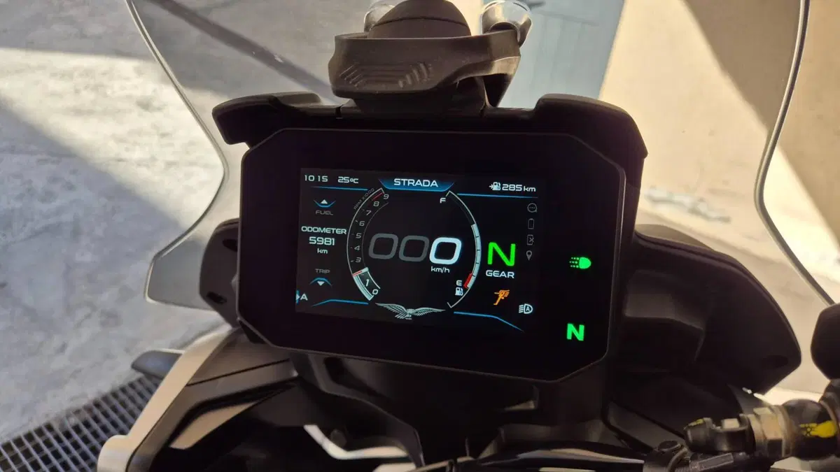 Moto Guzzi V85 Strada (2024 - 26) 