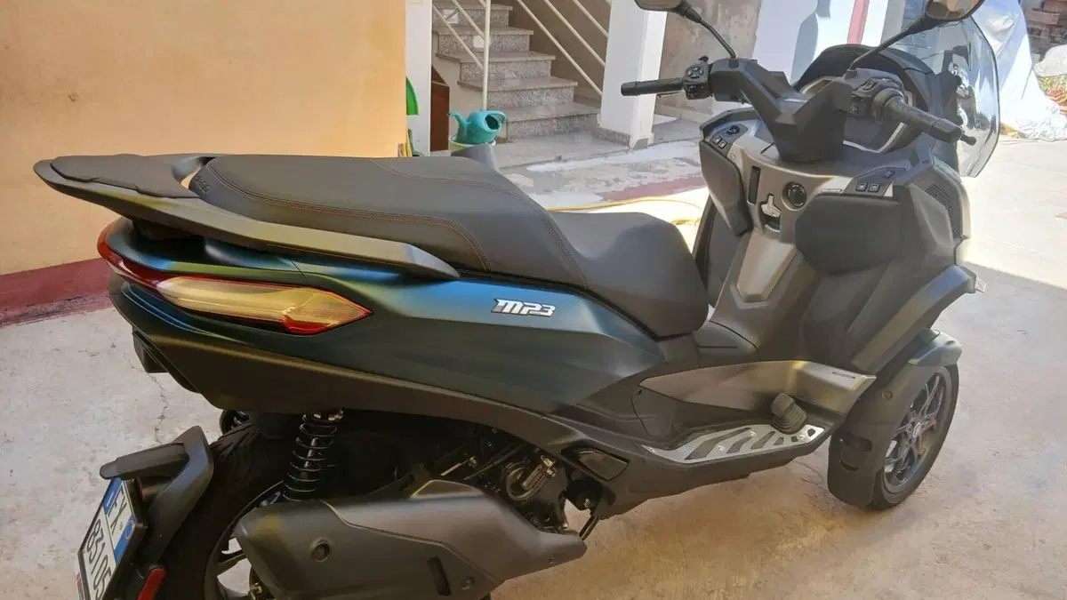 Piaggio MP3 530 Hpe Exclusive (2025 - 26)  (2)