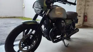Moto Guzzi V7 Stone Centenario (2021 - 22)  (3)