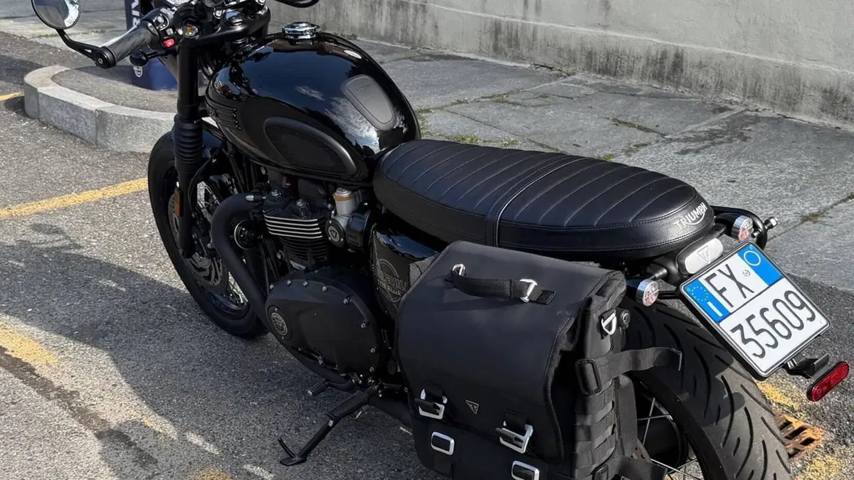 Triumph Bonneville T120 Black (2026)  (4)