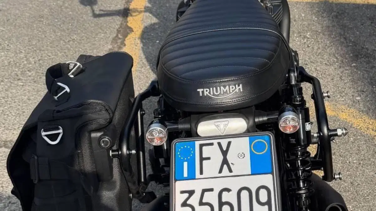 Triumph Bonneville T120 Black (2026)  (8)