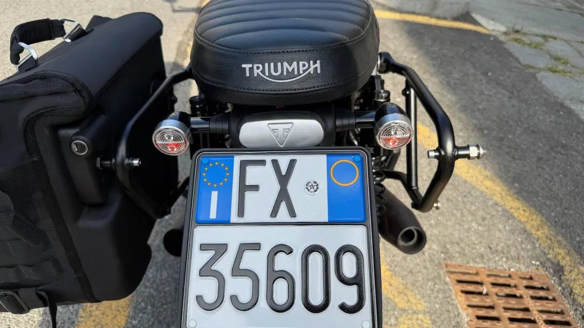 Triumph Bonneville T120 Black (2026)  (12)