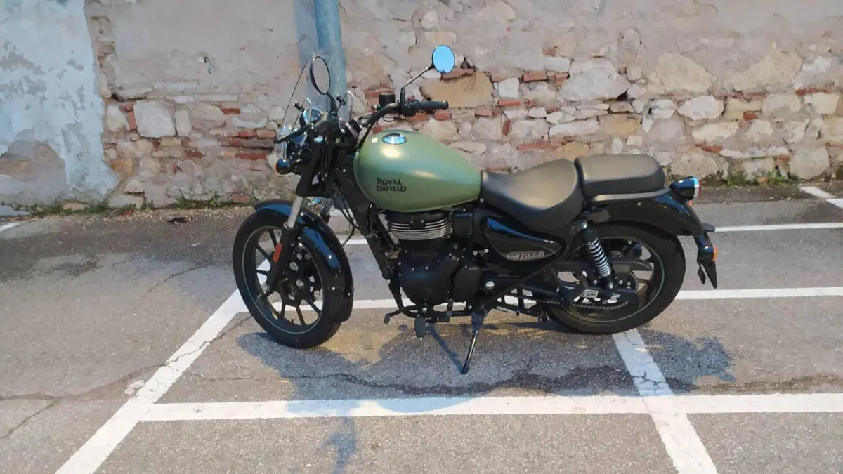 Royal Enfield Meteor 350 (2021 - 26)  (2)