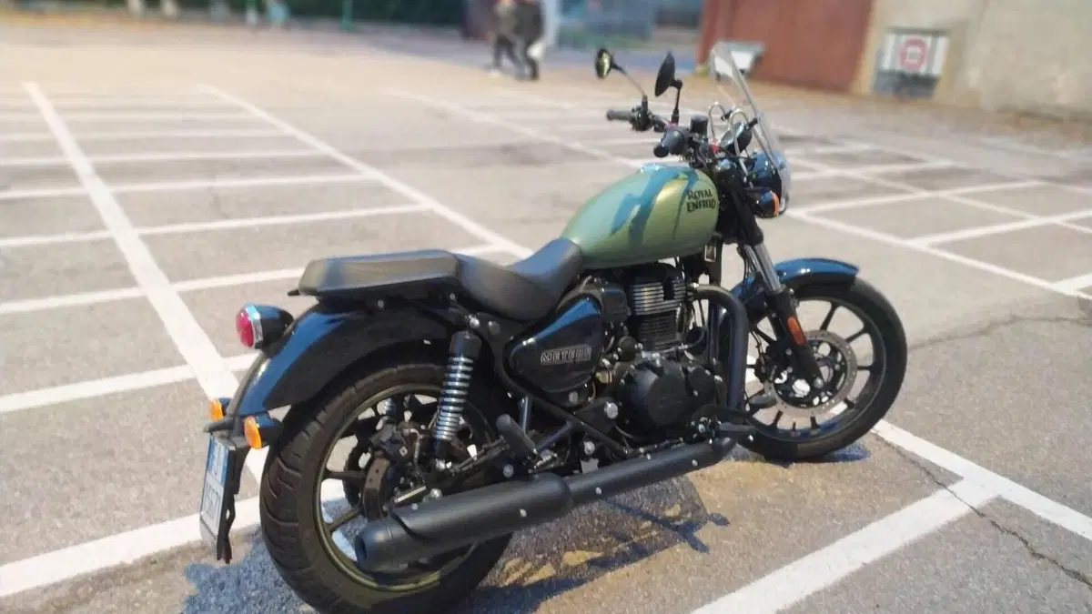 Royal Enfield Meteor 350 (2021 - 26)  (3)