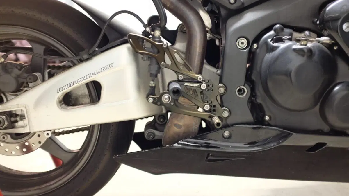 Honda CBR 600 RR (2005 - 06)  (6)
