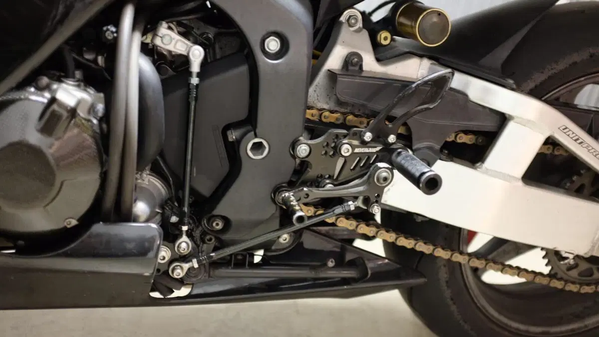 Honda CBR 600 RR (2005 - 06)  (7)