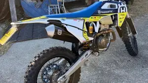 Husqvarna FE 350 (2023)  (2)