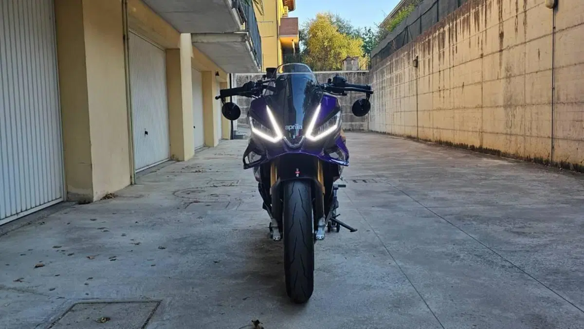 Aprilia Tuono V4 Factory (2025 - 26)  (2)