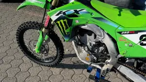 Kawasaki KX250 (2026)  (4)