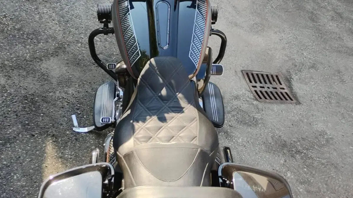Harley-Davidson 107 Street Glide Special (2017 - 19) - FLHXS  (3)