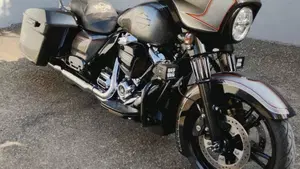 Harley-Davidson 107 Street Glide Special (2017 - 19) - FLHXS  (5)
