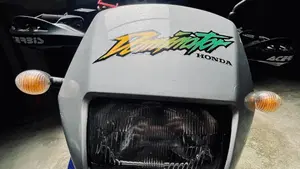 Honda NX 650 Dominator (1996 - 02)  (4)