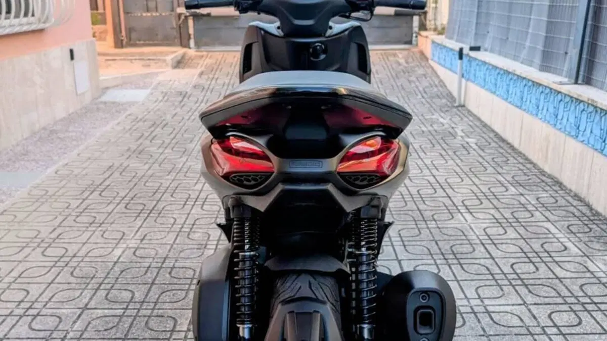 Piaggio Beverly 300 S ABS-ASR (2021 - 25)  (2)