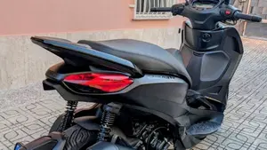 Piaggio Beverly 300 S ABS-ASR (2021 - 25)  (5)
