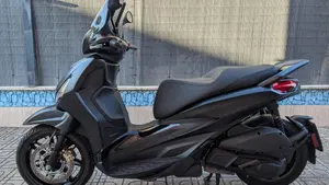 Piaggio Beverly 300 S ABS-ASR (2021 - 25)  (9)