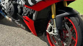 Aprilia Tuono V4 Factory (2021 - 24) usata