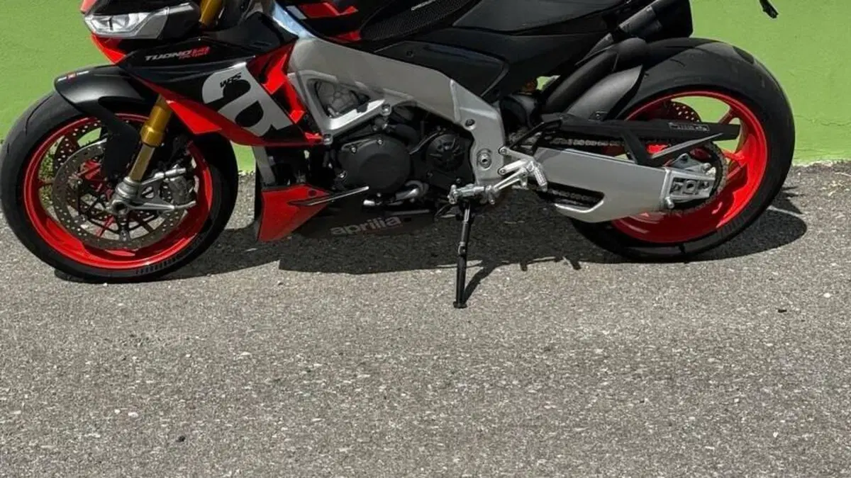 Aprilia Tuono V4 Factory (2021 - 24)  (2)