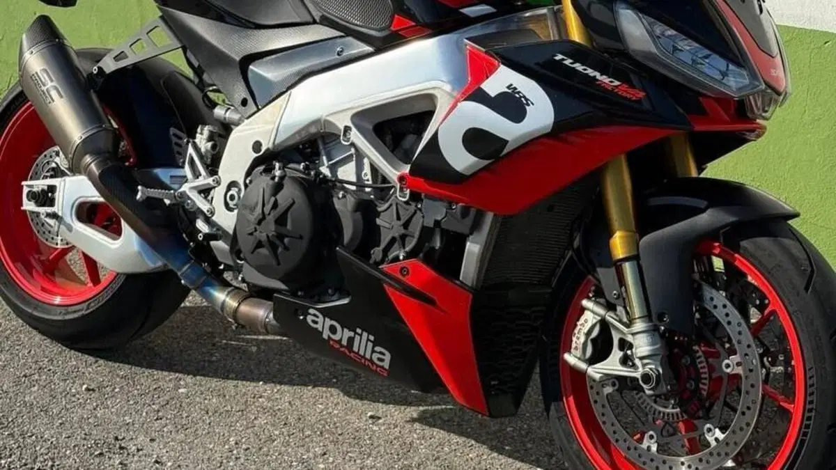 Aprilia Tuono V4 Factory (2021 - 24)  (3)