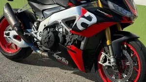Aprilia Tuono V4 Factory (2021 - 24)  (3)