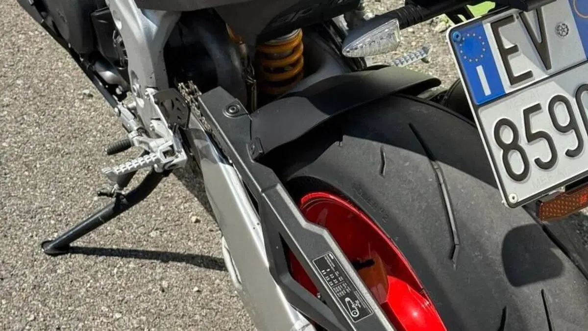 Aprilia Tuono V4 Factory (2021 - 24)  (8)