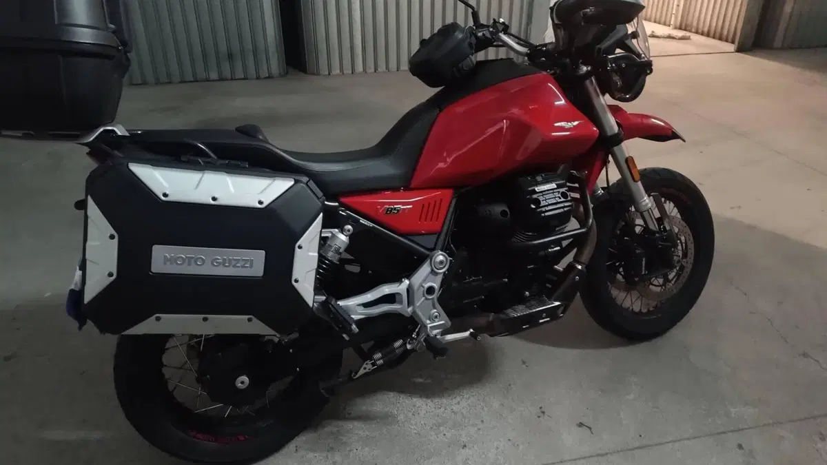 Moto Guzzi V85 TT (2019 - 20)  (2)
