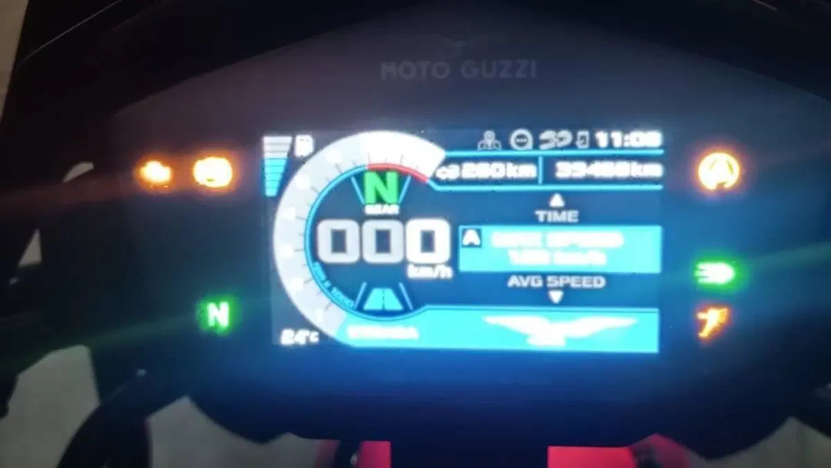 Moto Guzzi V85 TT (2019 - 20)  (10)