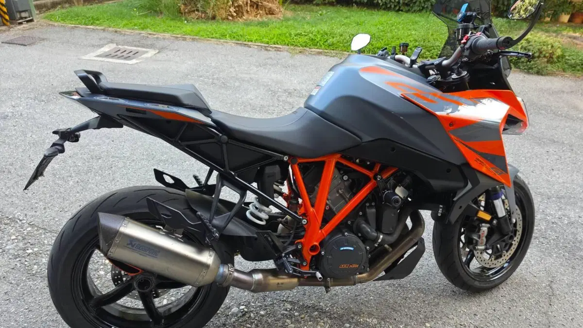 KTM 1290 Super Duke GT (2021 - 25)  (4)