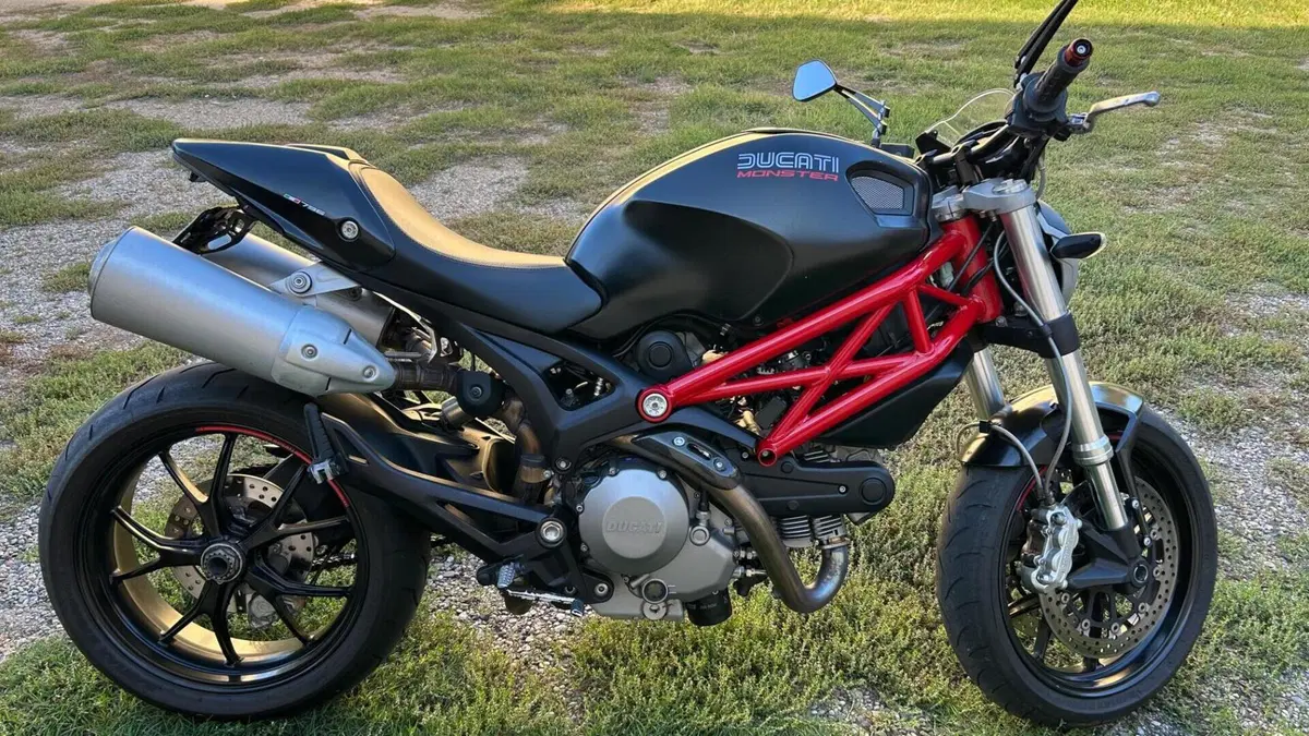 Ducati Monster 796 (2010 - 13)  (2)