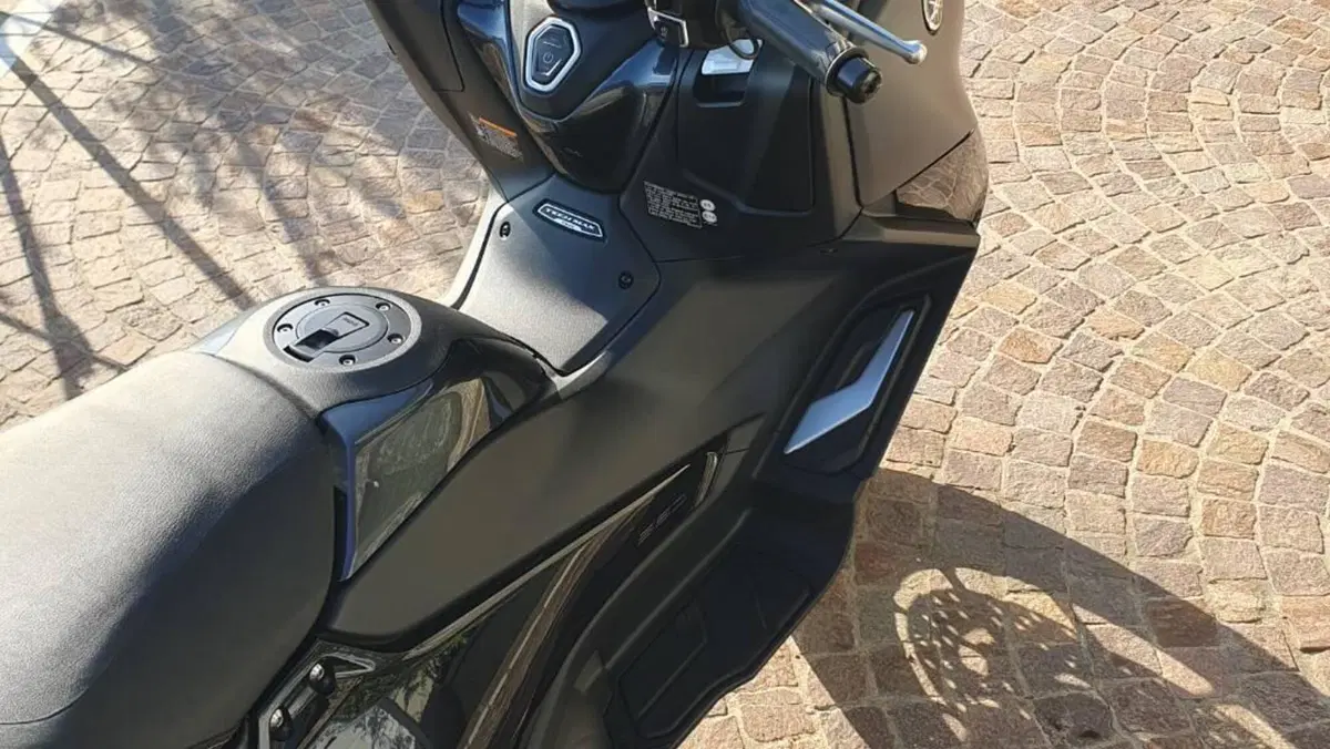 Yamaha T-Max 560 Tech Max (2022 - 24)  (7)