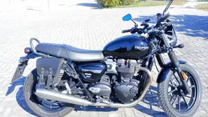 Triumph Street Twin 900 (2021 - 22)  (2)