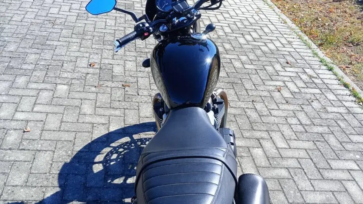 Triumph Street Twin 900 (2021 - 22)  (3)