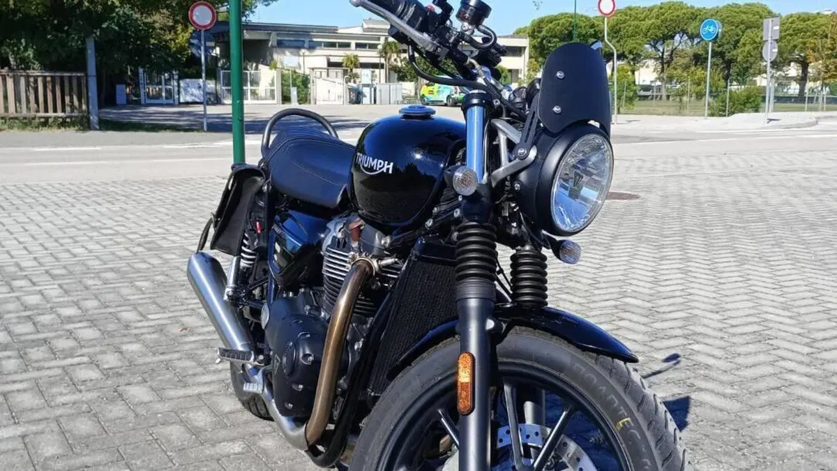 Triumph Street Twin 900 (2021 - 22)  (4)