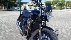 Triumph Street Twin 900 (2021 - 22)  (4)
