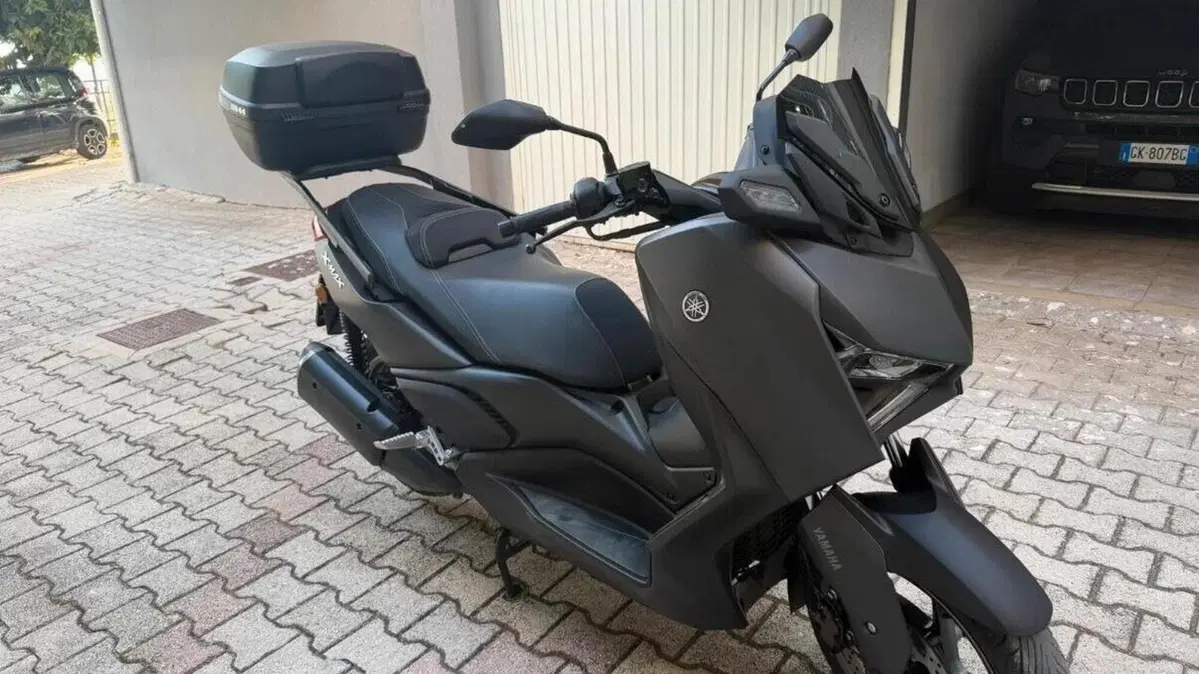 Yamaha X-Max 300 Tech Max (2021 - 24)  (2)