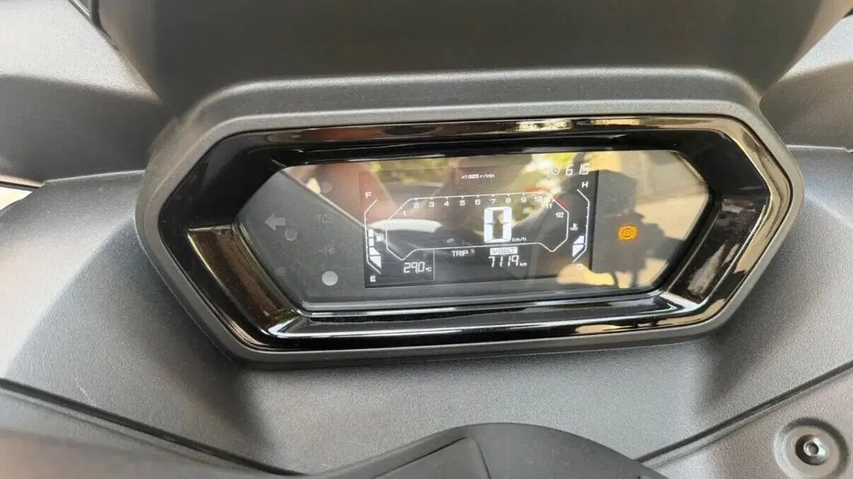 Yamaha X-Max 300 Tech Max (2021 - 24)  (5)