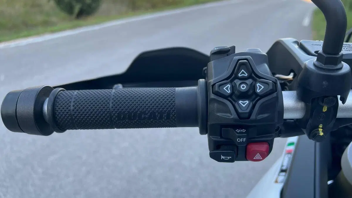 Ducati DesertX (2026)  (9)