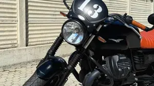 Moto Guzzi V7 III Stone Night Pack (2019 - 20)  (8)
