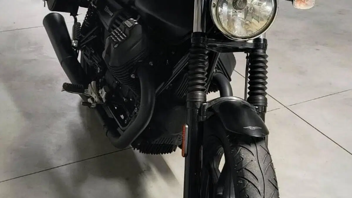 Moto Guzzi V7 III Stone (2017 - 20)  (2)